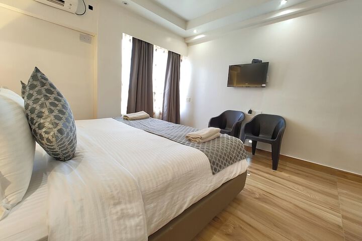 Room 10 of 29