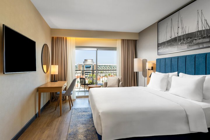 Room 21 of 243