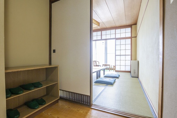 Room 13 of 52