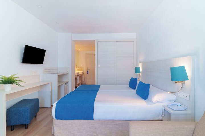 Room 2 of 52