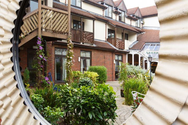 Hotel Exterior 55 of 60