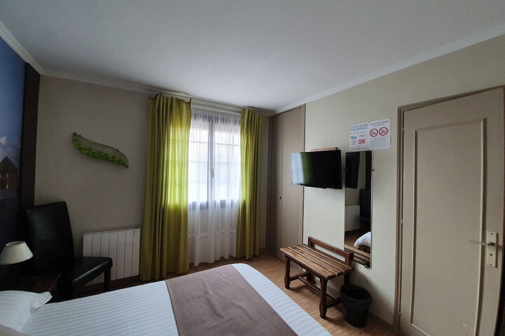 Room 10 of 40