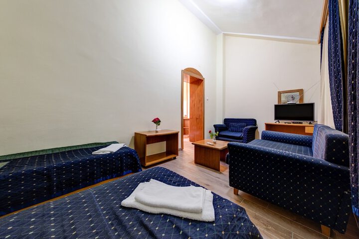 Room 19 of 38