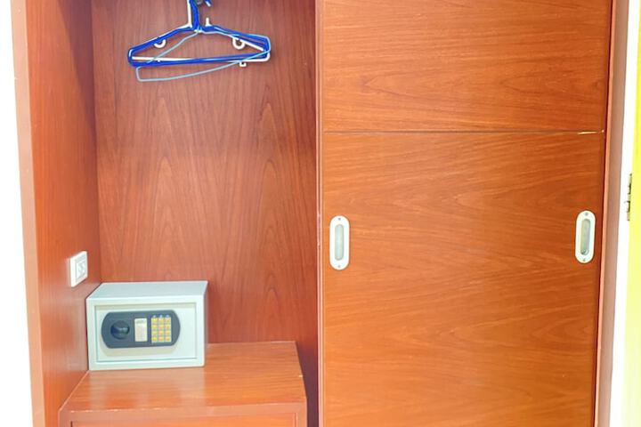 Room 8 of 50