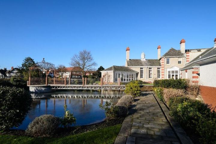 Pool Hotel