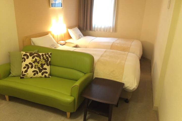 Room 8 of 98