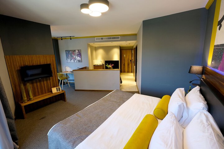 Room 34 of 86