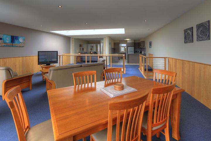 Room 9 of 25