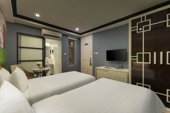 Room 28 of 92
