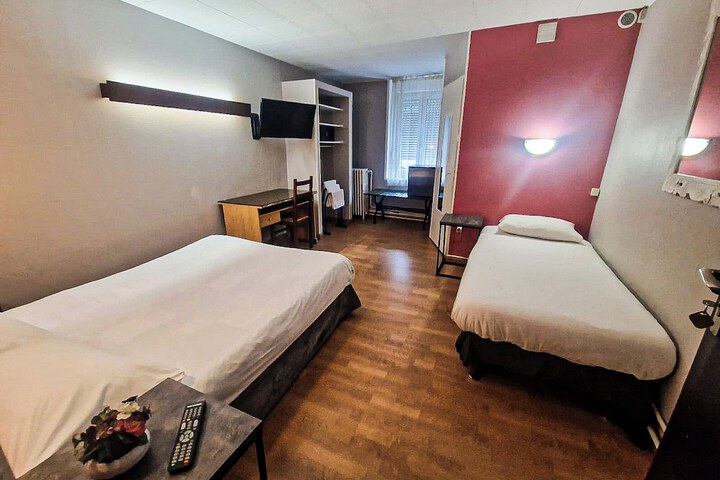 Room 10 of 25