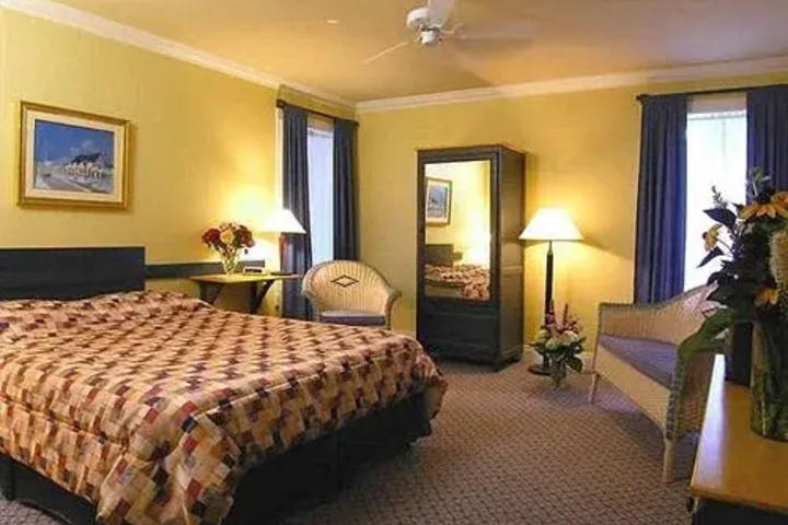 Room 5 of 14