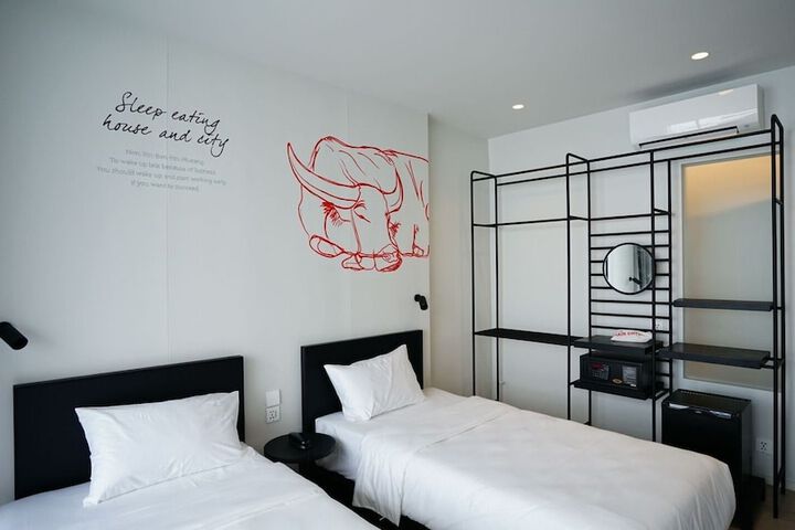 Room 13 of 115