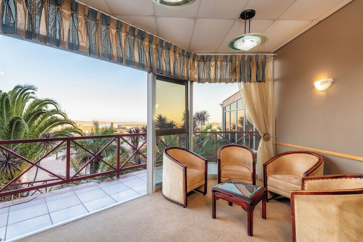 Entrance & Lobby