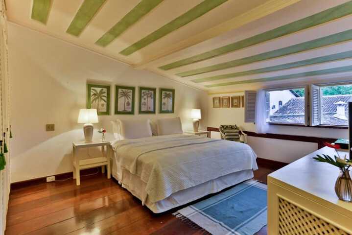Room 10 of 131
