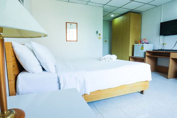 Room 10 of 33
