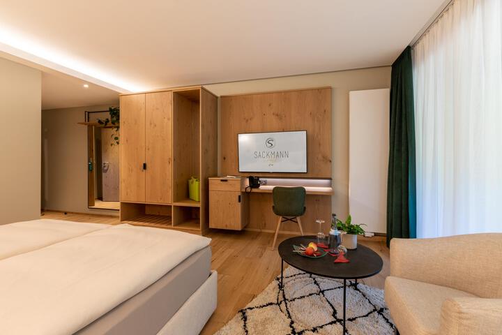 Room 105 of 141