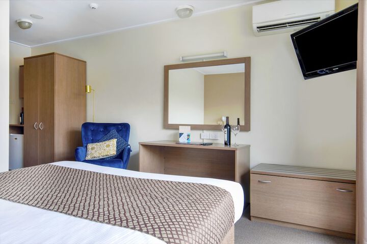 Room 4 of 38