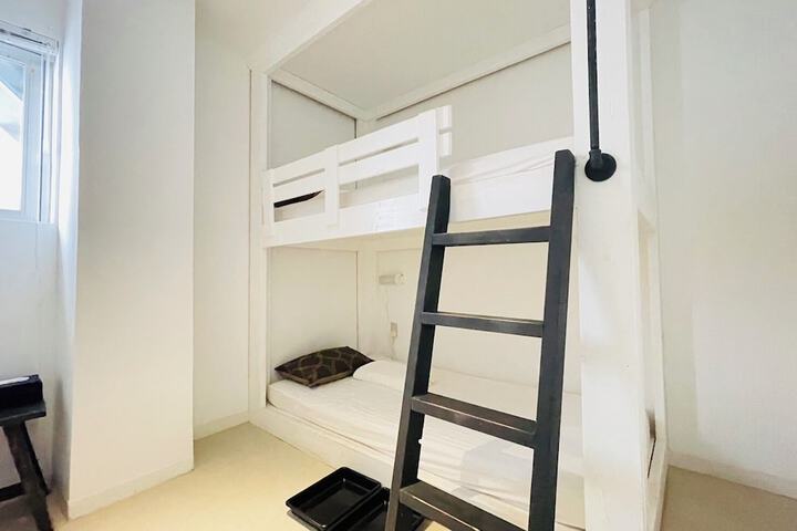 Room 11 of 36
