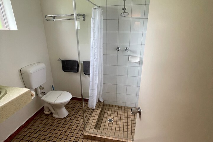 Room 27 of 43