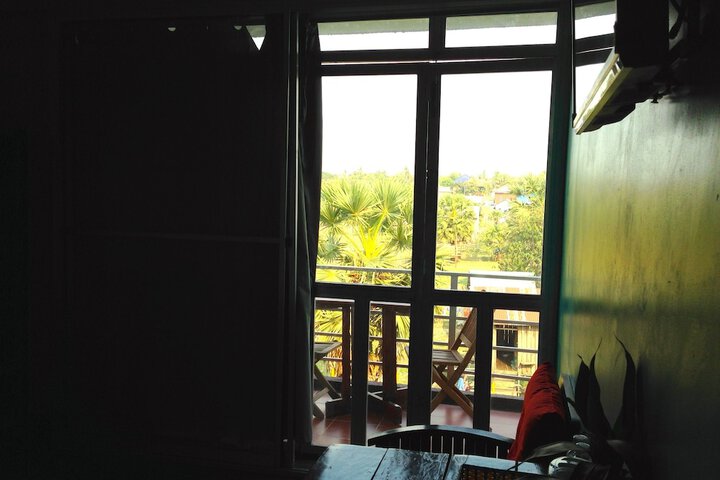 Room 25 of 37