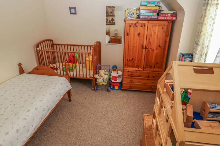 Room 6 of 17