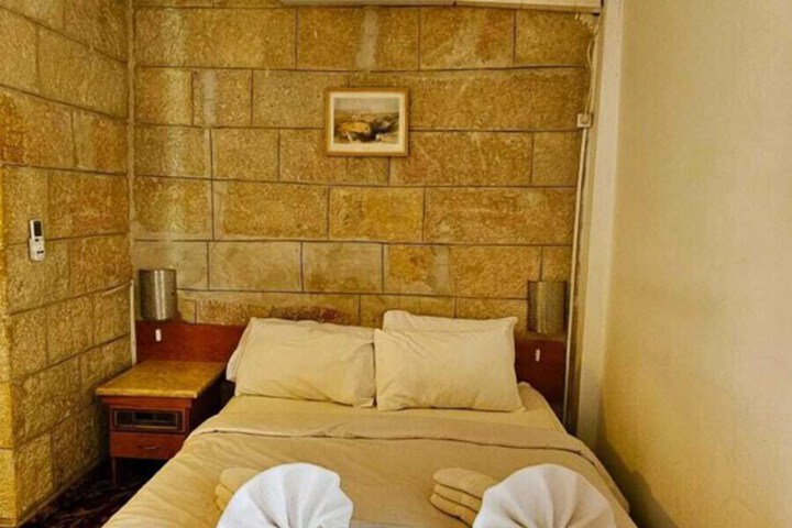 Room 47 of 75