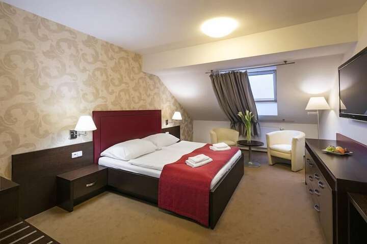 Room 6 of 43