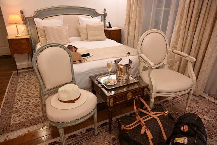 Room 18 of 74