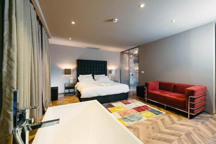 Room 8 of 29
