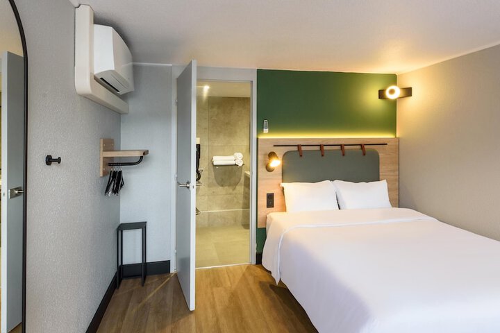 Room 16 of 51