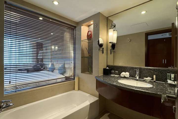 Room 22 of 46