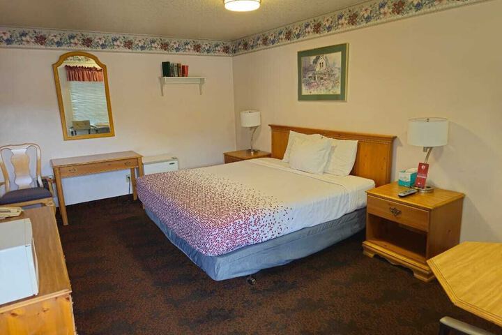 Room 11 of 28
