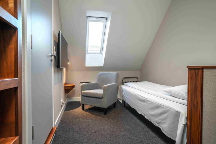 Room 47 of 86