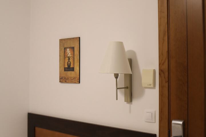 Room 11 of 35