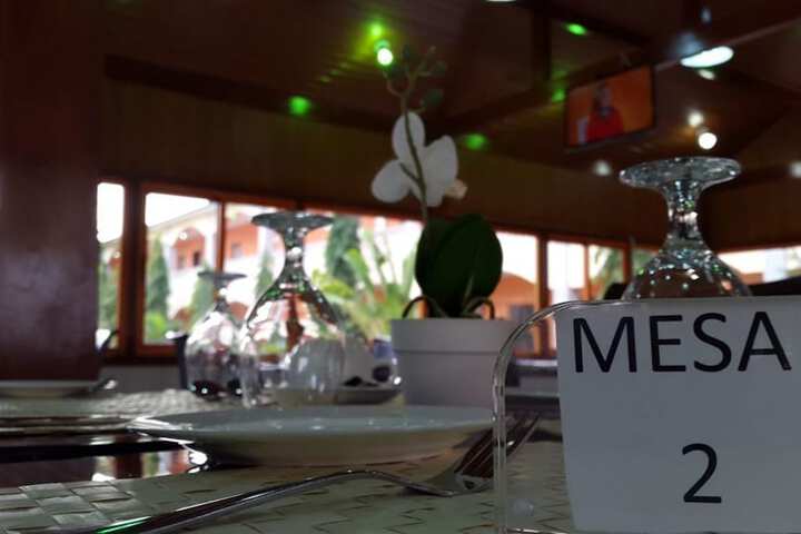 Dining 27 of 44