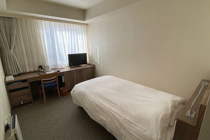 Room 8 of 31