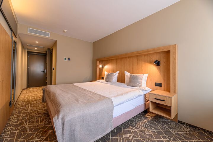 Room 18 of 65