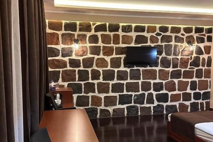 Room 7 of 31