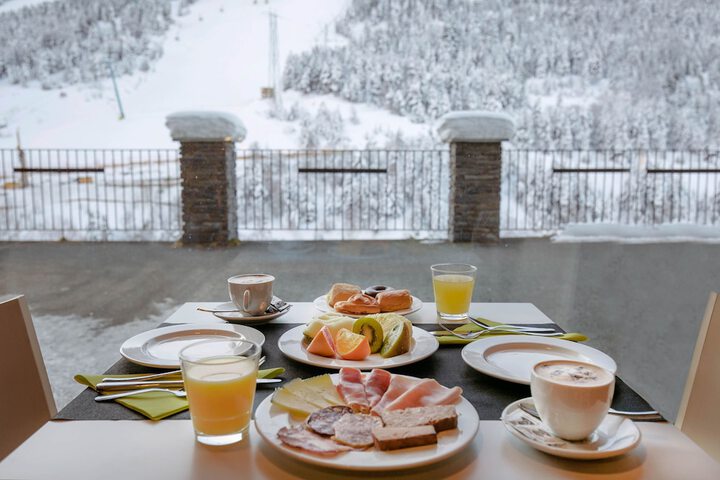 Breakfast/Coffee Service 32 of 80