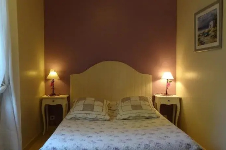 Room 5 of 10