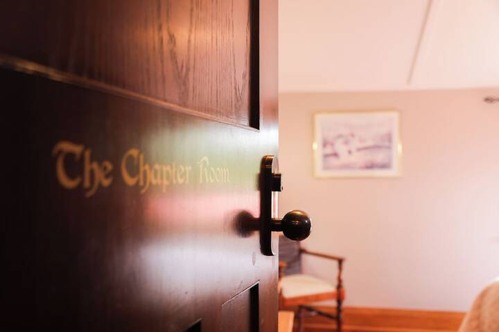 Room 6 of 170