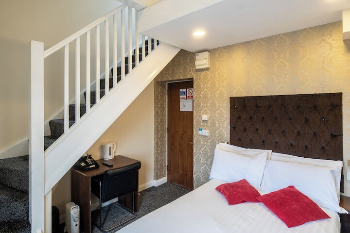 Room 9 of 43