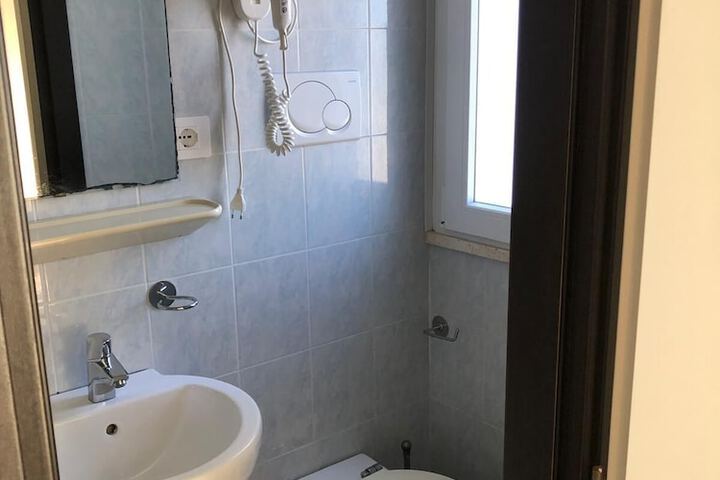 Room 8 of 19