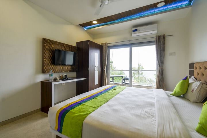 Room 32 of 52