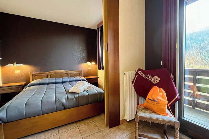 Room 4 of 26