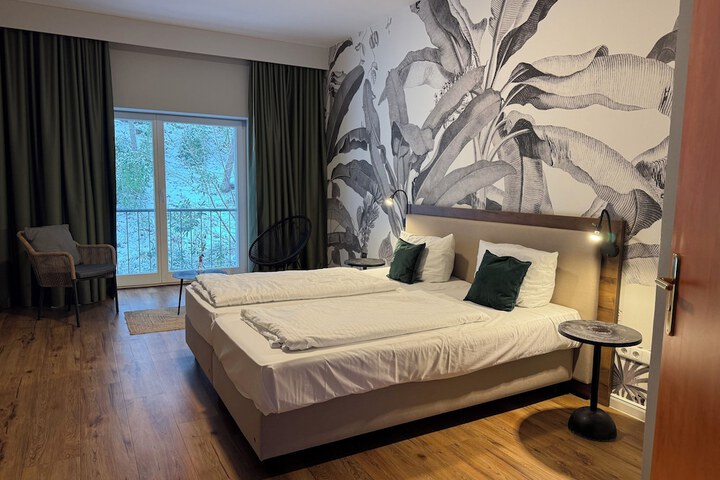 Room 13 of 37