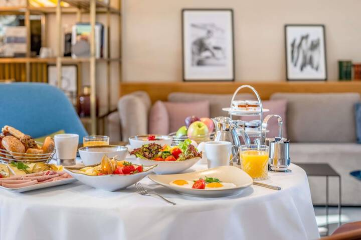 Breakfast/Coffee Service 103 of 145