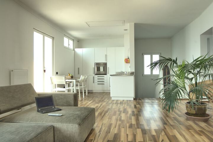 Room 8 of 18