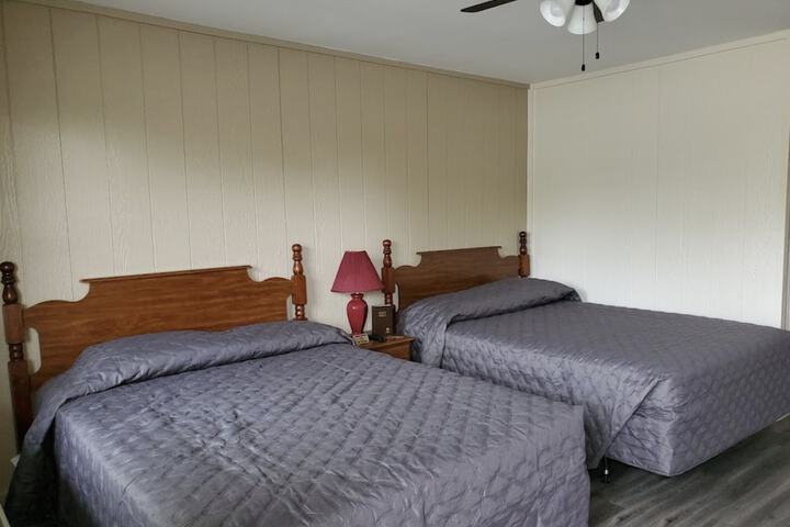 Room 2 of 37