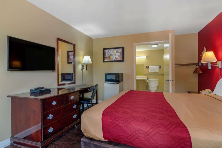 1 King Bed (20 of 22)